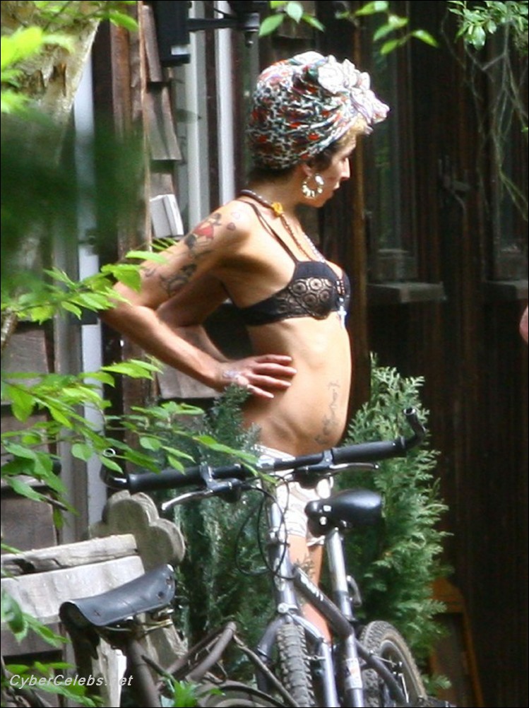 Amy Winehouse Nude Pictures 38