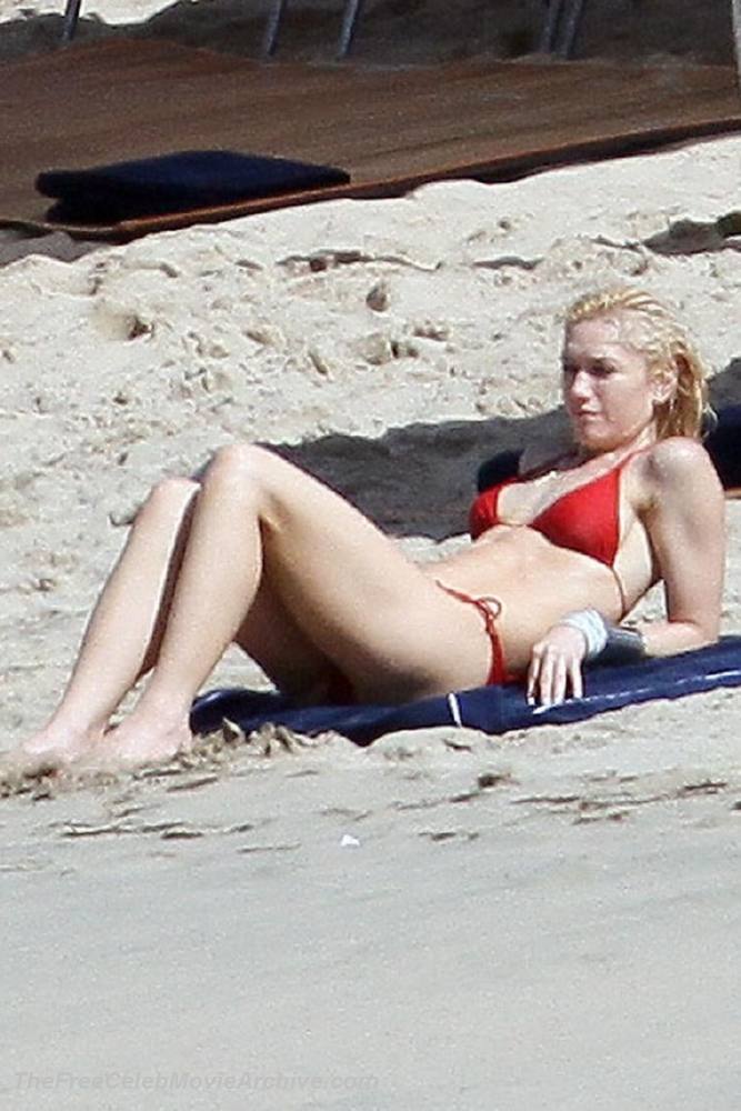 Gwen Stefani Nude Beach Topless - Gwen Stefani fully naked at Largest Celebrities Archive!